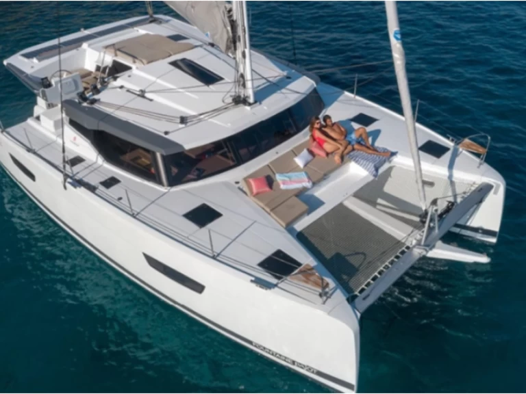 Alquiler de barcos Atenas barato de Astrea 42