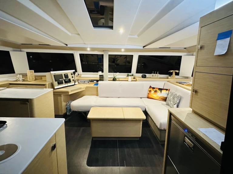 Alquiler de Catamarán, con o sin patrón Fountaine Pajot Atenas