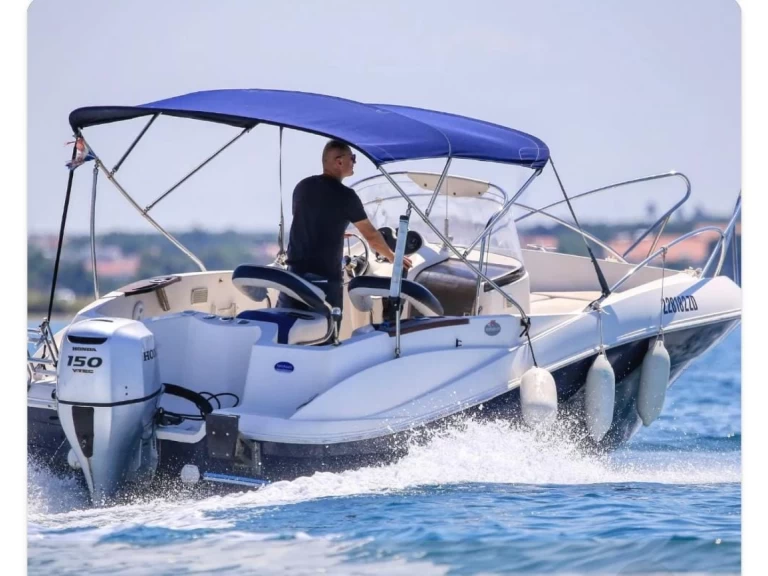 Alquiler de Quicksilver Comander 635 en Poljica