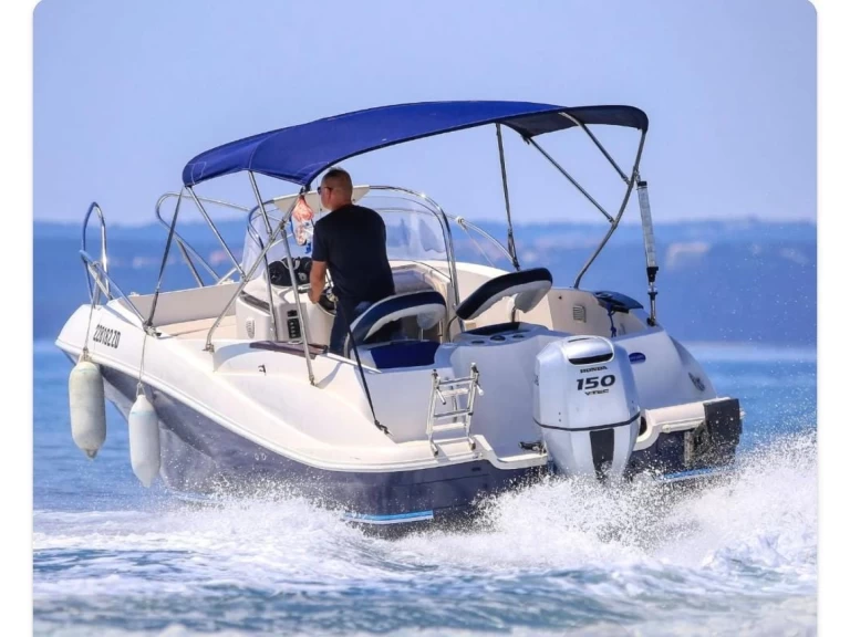 Alquiler de embarcaciones Quicksilver Comander 635 enPoljica en Samboat