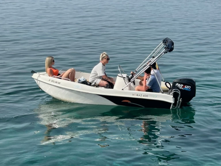 INDALBOATS VORAZ 400 de alquiler a Mahón