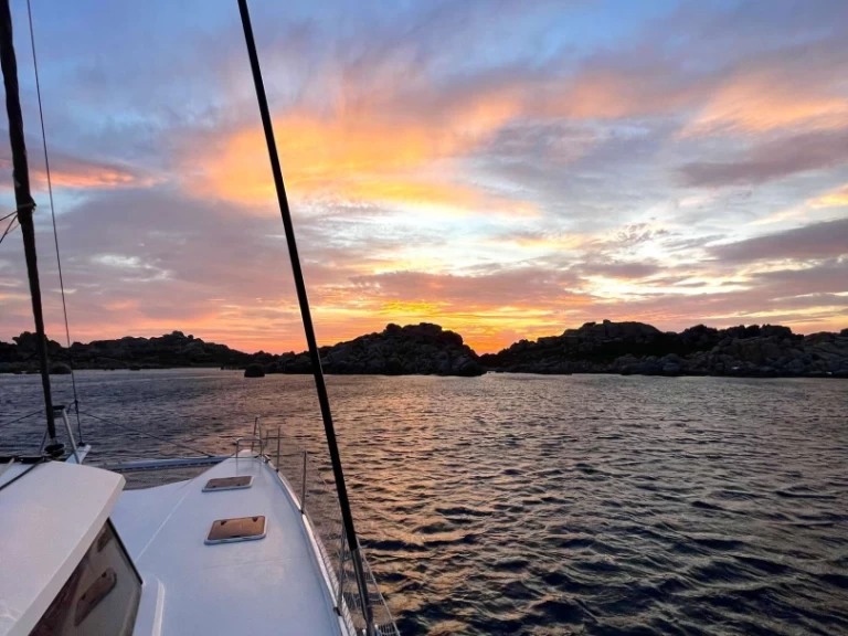 Catamarán para alquilar Tivat al mejor precio