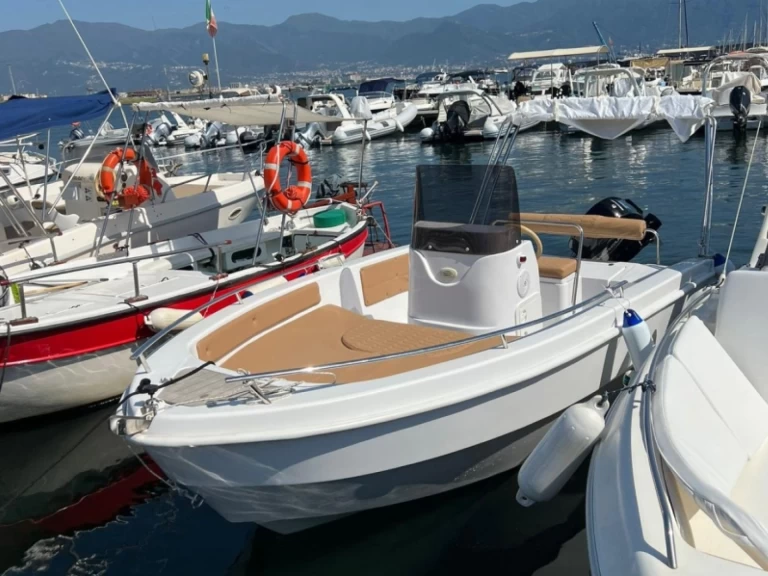 Alquiler Torre Annunziata - Revenger 19.10 en SamBoat