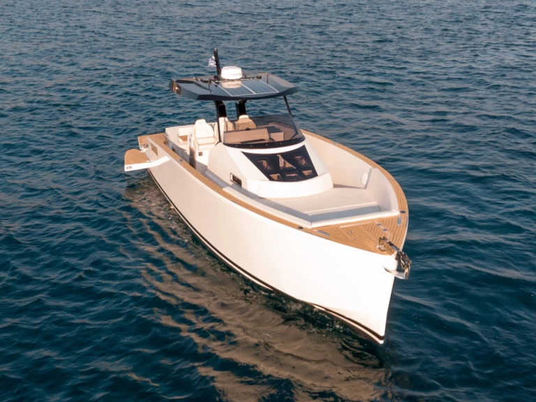 Alquiler de Vanguard Tesoro T40 en Órmos Bay