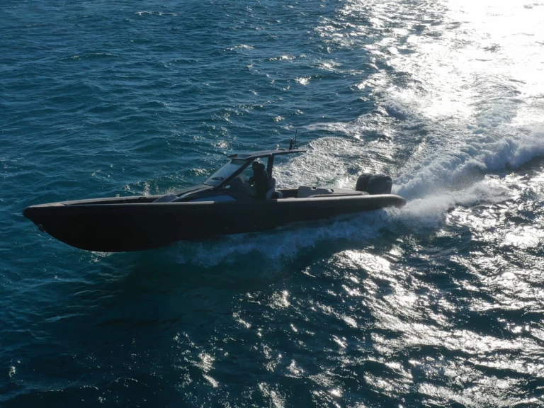 Alquiler de embarcaciones Technohull Explorer 40 enÓrmos Bay en Samboat