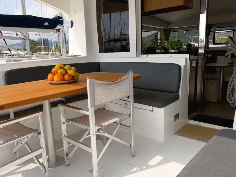 Alquiler de embarcaciones Lagoon Lagoon 40 enSalerno en Samboat