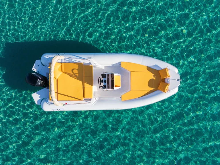 Alquiler de embarcaciones Renier Renier R6 enPorto Rotondo en Samboat