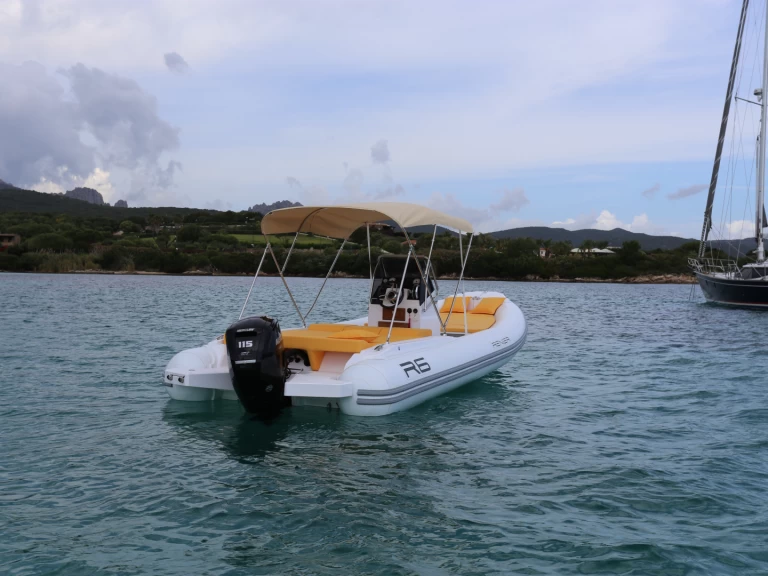 Alquiler de barcos Porto Rotondo barato de Renier R6