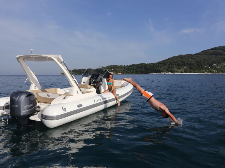 Alquiler Neumática Capelli con o sin  título de navegación