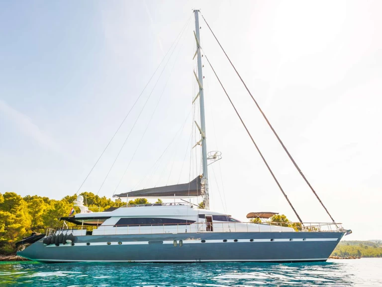 Alquiler Yate de lujo  con o sin  título de navegación