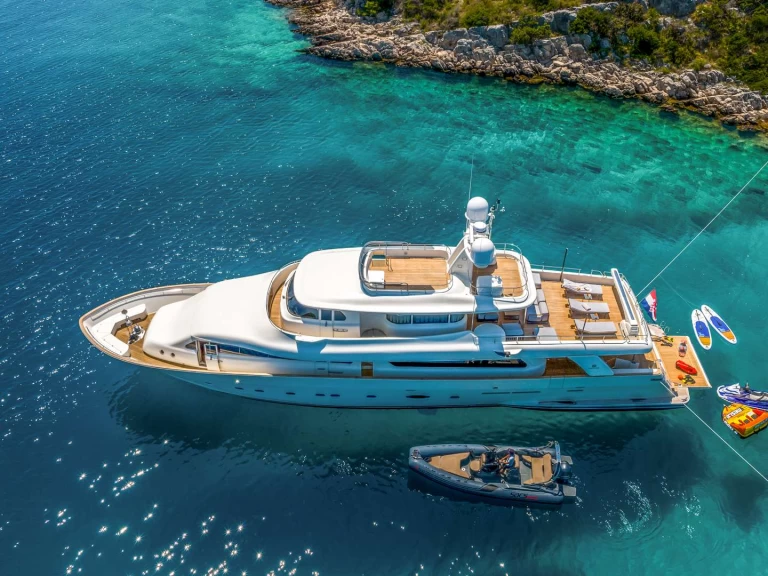 Yate de lujo para alquilar Kaštel Gomilica al mejor precio