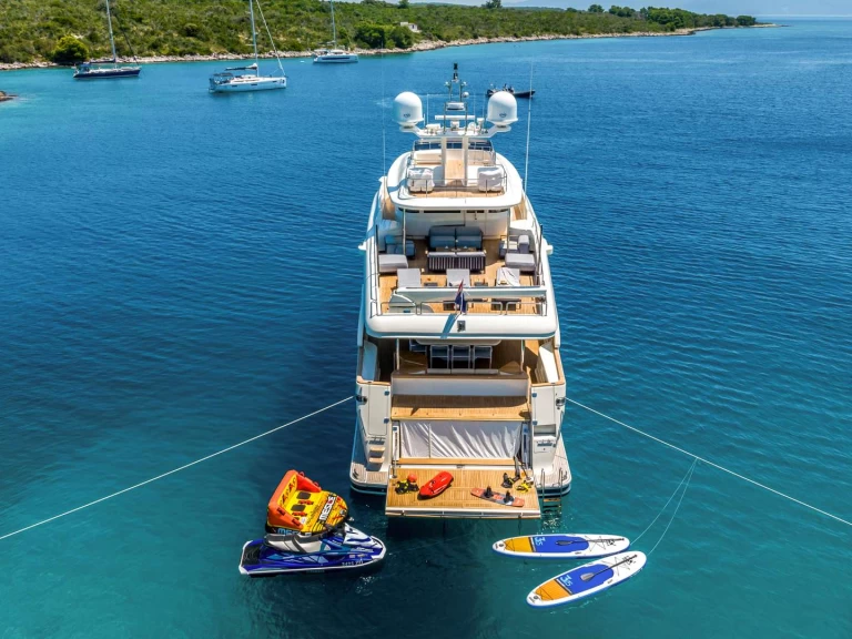 Ferretti KLOBUK de alquiler a Kaštel Gomilica