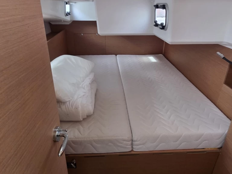 Alquiler de embarcaciones Jeanneau Sun Odyssey 490 enTrogir en Samboat