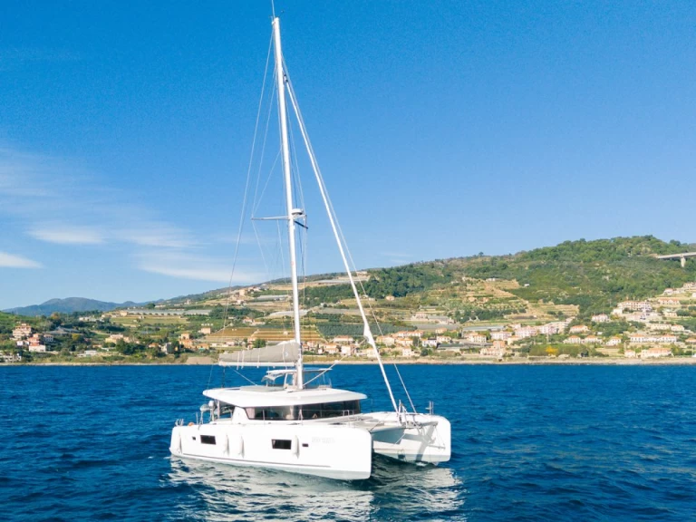 Catamarán para alquilar Portisco al mejor precio