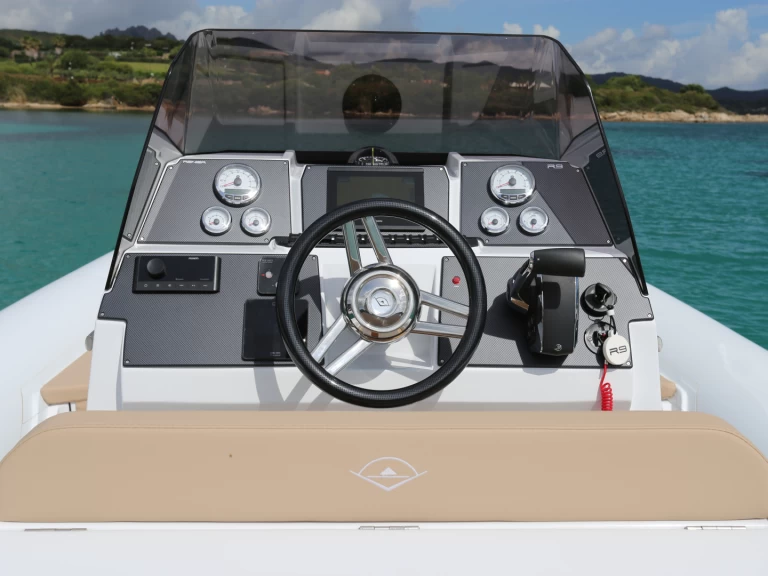 Alquiler de embarcaciones Renier Renier R9 Tourer enPorto Rotondo en Samboat