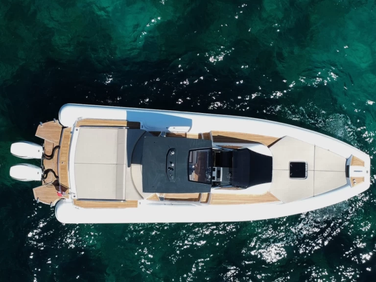 Alquiler de embarcaciones Magazzu MX 11 Coupé enPorto Rotondo en Samboat