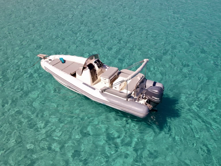 Alquiler Neumática Zodiac con o sin  título de navegación