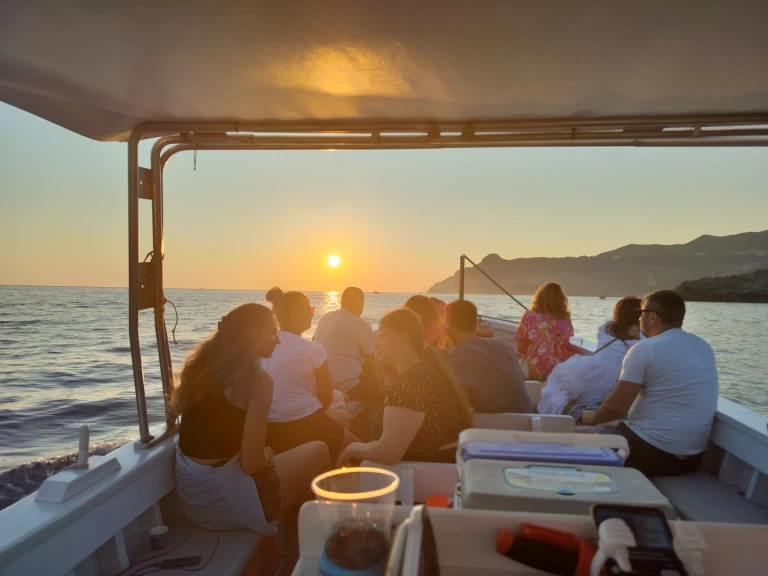 Alquiler Lancha Greek Brand con o sin  título de navegación