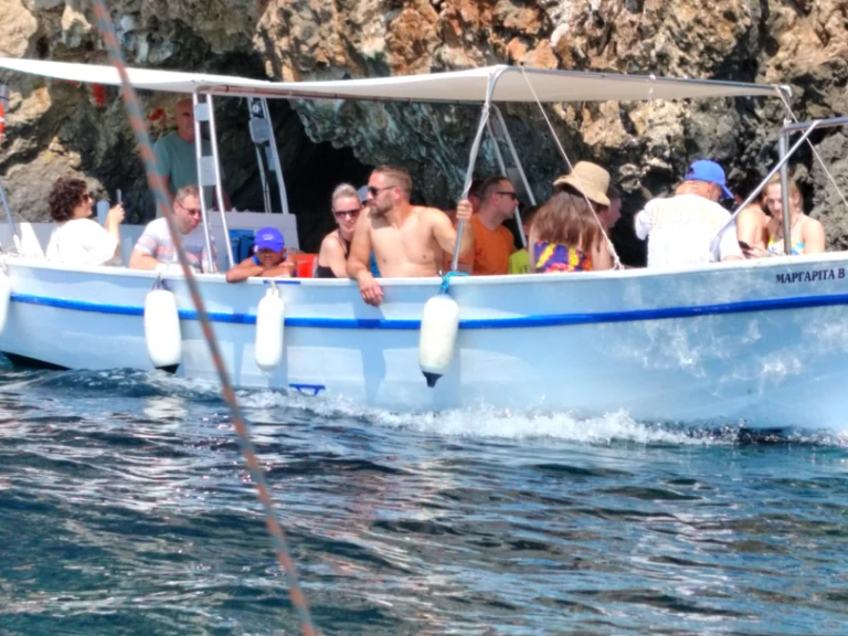 Greek Brand 7M de alquiler a Palaiokastrítsa