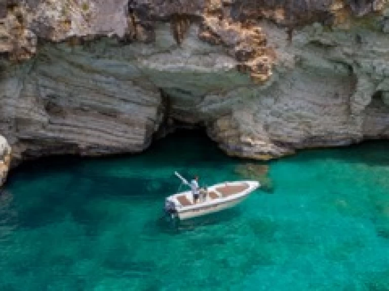 Alquiler de embarcaciones A Next 510 m enPalaiokastrítsa en Samboat