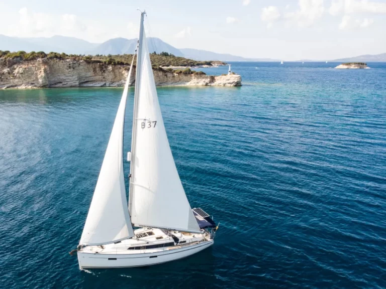 Alquiler de barcos Kórfos barato de Bavaria 37