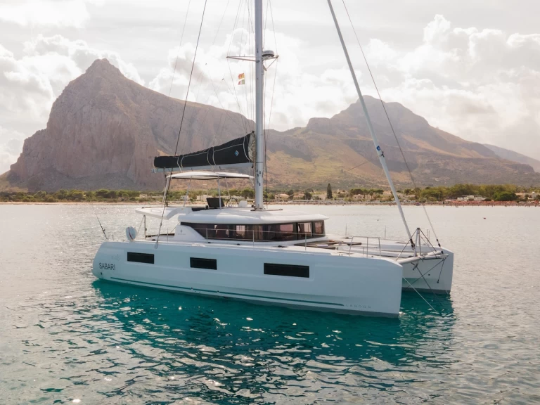 Alquiler de Catamarán, con o sin patrón Lagoon Cugnana Verde