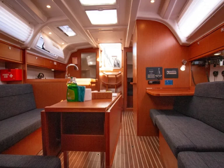 Alquiler Kórfos - Bavaria Bavaria 37 en SamBoat