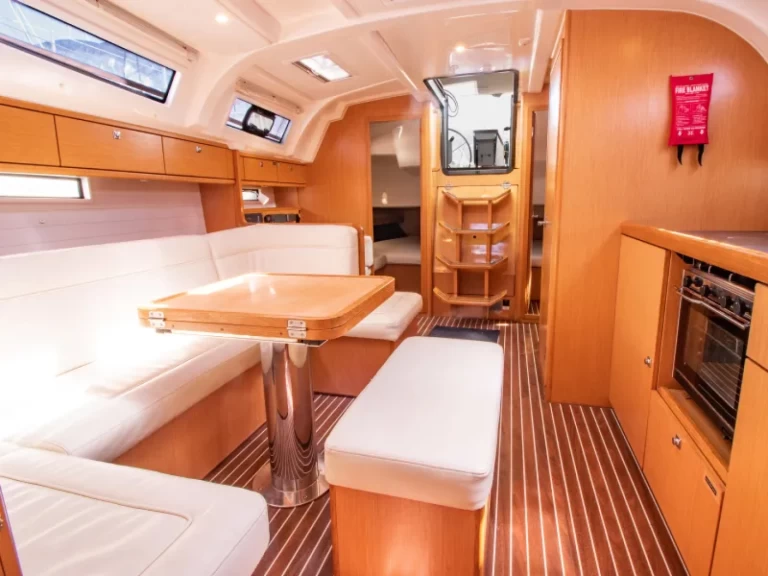 Velero para alquilar Kórfos al mejor precio