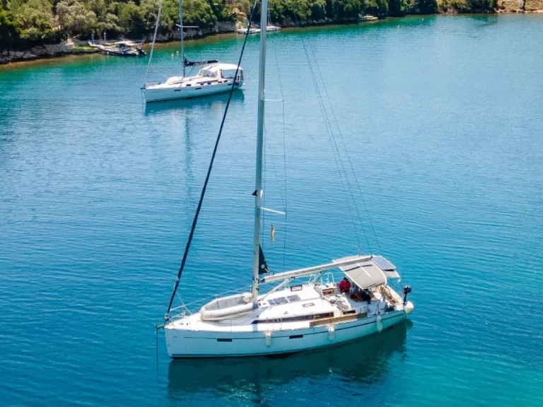 Bavaria Bavaria 37 de alquiler a Nikiána