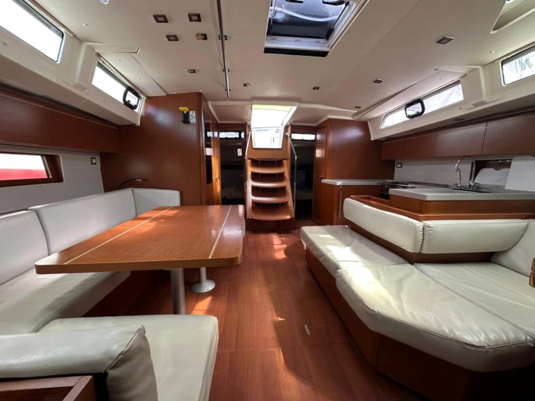 Alquiler de barcos Álimos barato de Oceanis 51.1