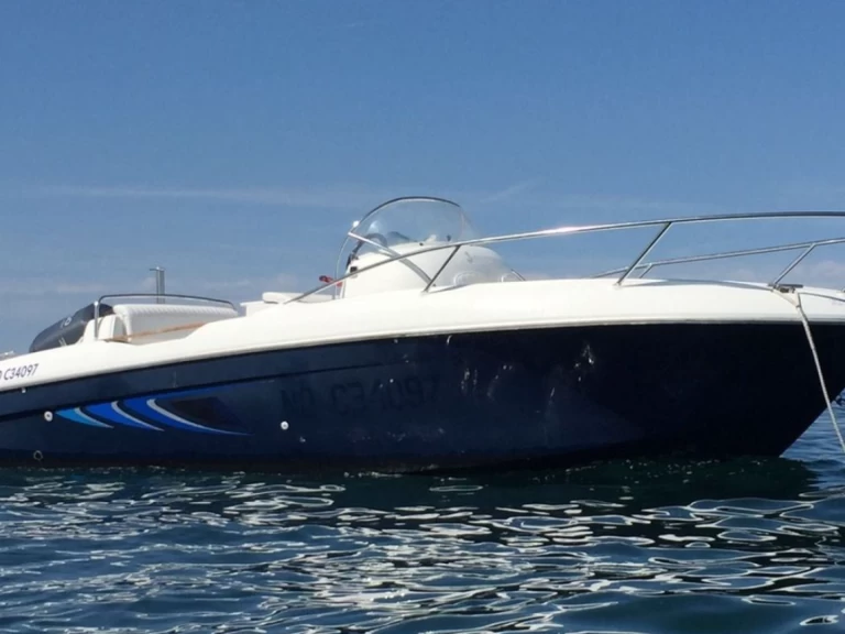 Alquiler de Bénéteau Flyer 650 Open en La Rochelle