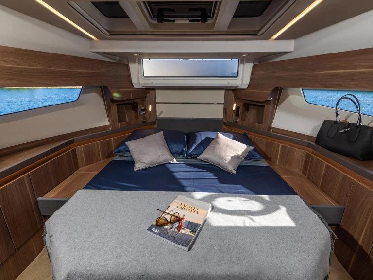 Alquiler Lancha Sealine con o sin  título de navegación