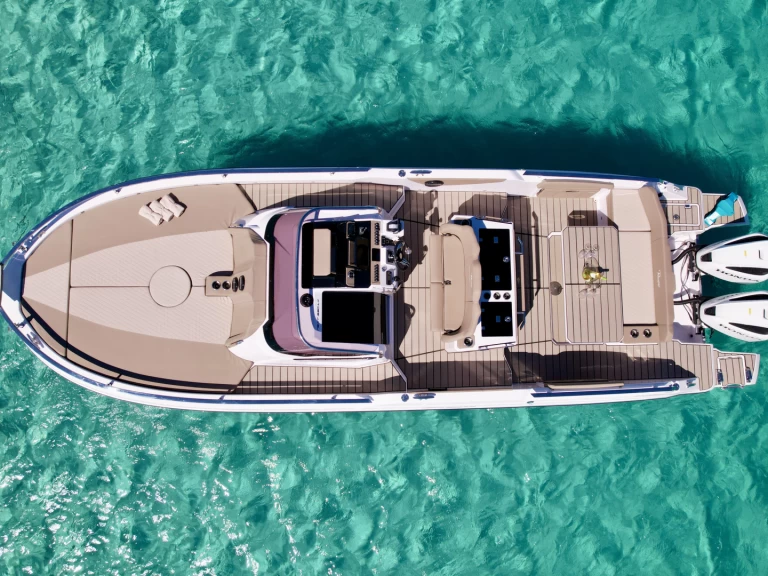 Ranieri 330 LX de alquiler a Marina Ibiza