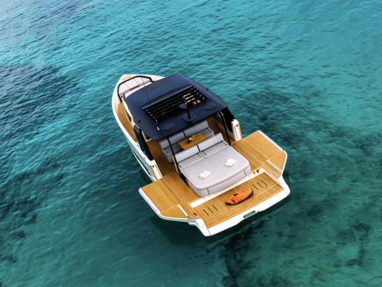 Cranchi A46 de alquiler a Marina Ibiza