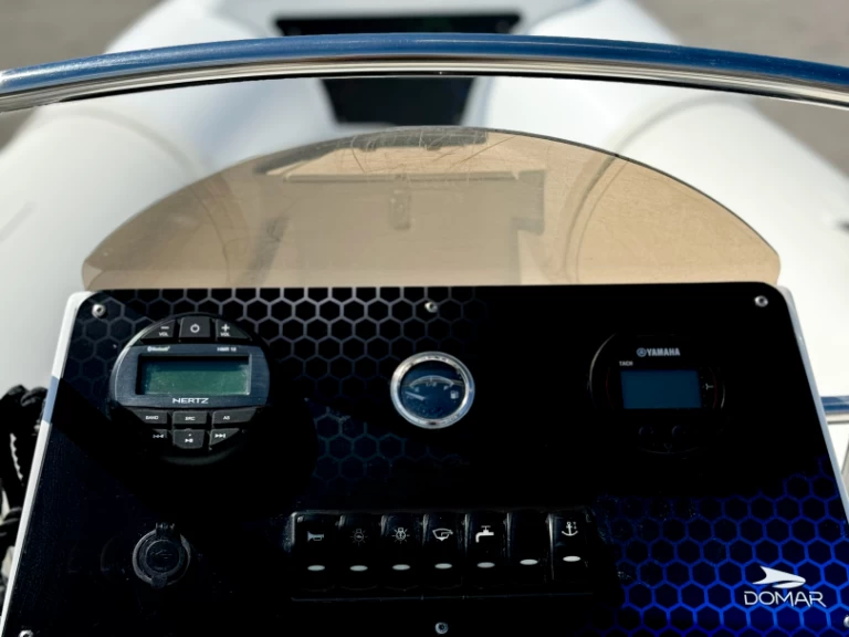 Alquiler Neumática en Arzachena - DOMAR DOMAR F6.5