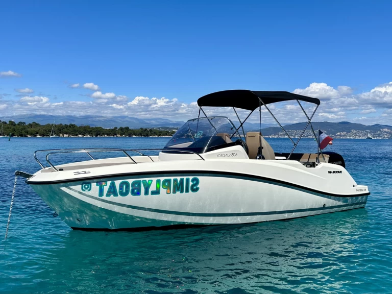 Alquiler de embarcaciones Quicksilver Activ 605 Sundeck enMandelieu-la-Napoule en Samboat