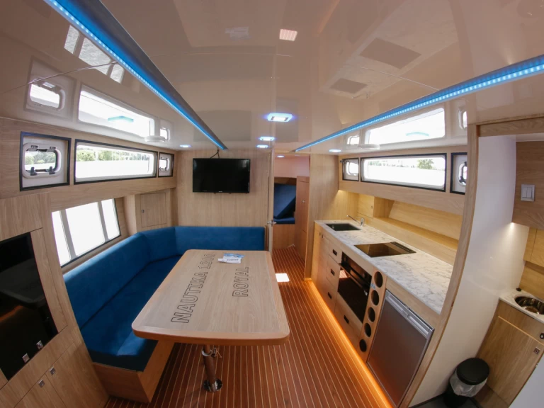 Alquiler de Delphia Nautika 1300 ROYAL en Wilkasy