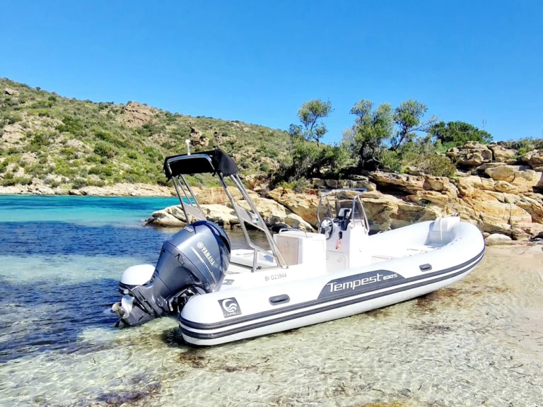 Alquiler de Capelli Tempest 630 en Saint-Florent