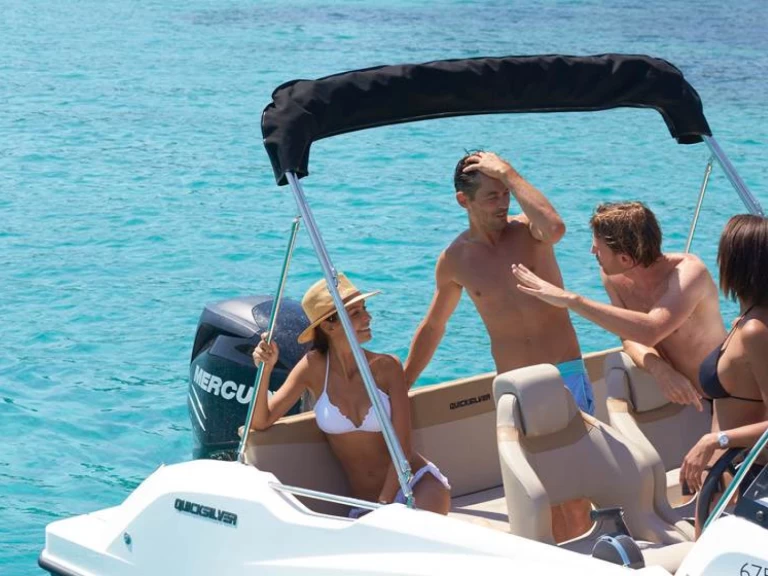 Alquiler de Lancha, con o sin patrón Quicksilver Medulin