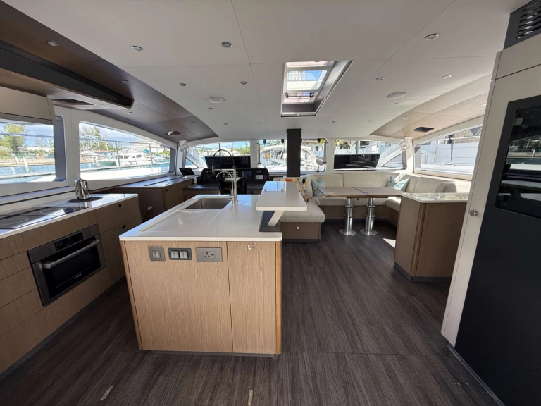 Xquisite Yachts Flying Whale de alquiler a Bahamas