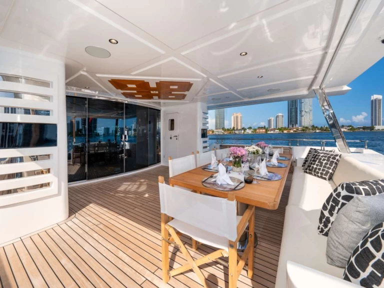 Alquiler de Gulf Craft - Majesty Yachts SANTOSH en Fort Lauderdale