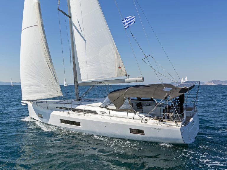 Alquiler de Bénéteau Oceanis 51.1 en Álimos