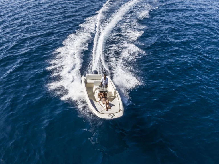 Alquiler Saint-Raphaël - Invictus  Invictus 190 FX en SamBoat