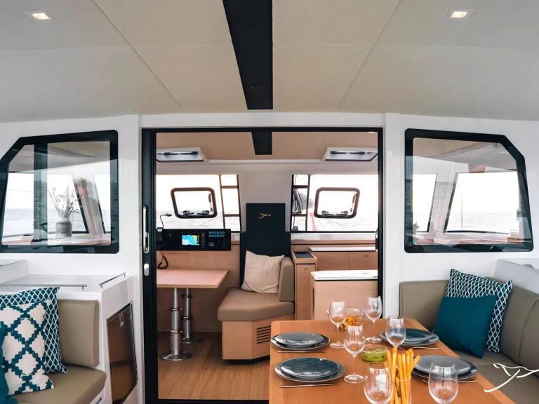 Alquiler de barcos Pula barato de Nautitech 40 Open 