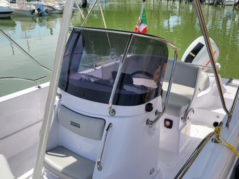 Alquiler de barcos Tuoro sul Trasimeno barato de Ranieri 4XC H19CC