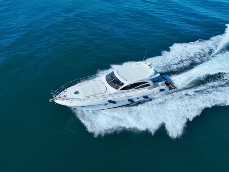 Alquiler de barcos Saint-Tropez barato de Alena 48 Hard Top