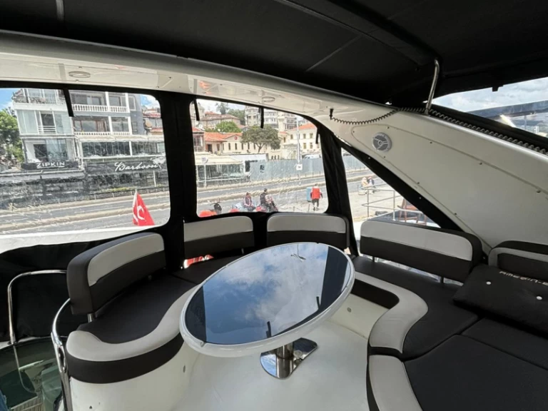 Alquiler Yate de lujo Custom Made con o sin  título de navegación
