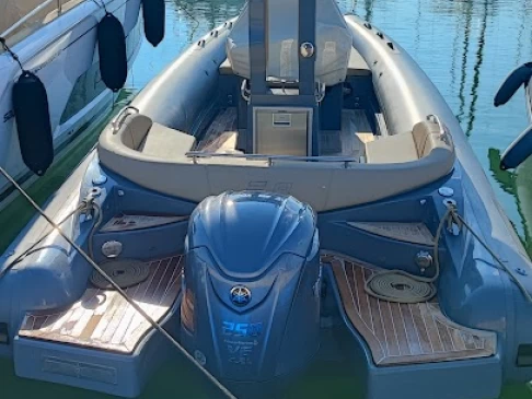 Alquiler de DOMAR F 8 en Arzachena