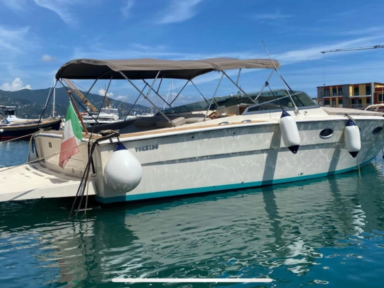 Alquiler de embarcaciones Tornado Tornado 38 Flush Deck enNápoles en Samboat