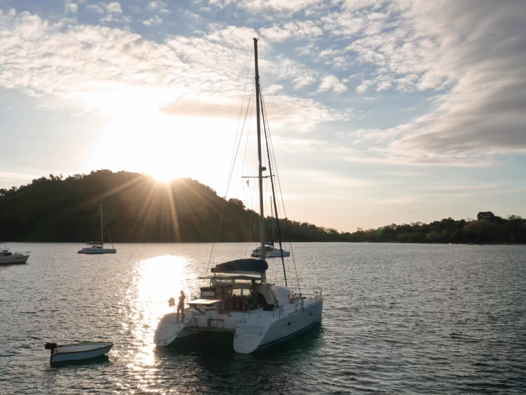 Alquiler de embarcaciones Lagoon Lagoon 380 enMadirokely en Samboat